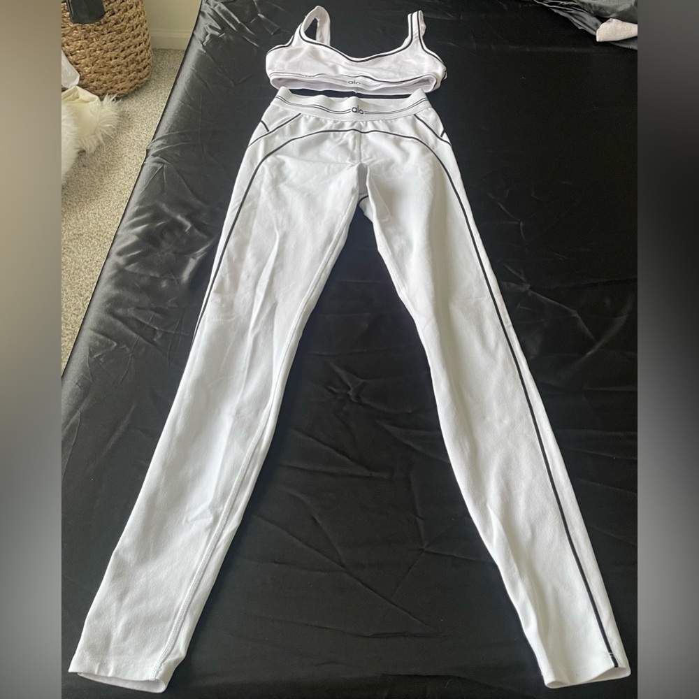 Alo Top and Bottom Set (Pre-Owned)